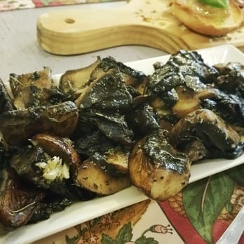 Tapabento - Sautéed organic Portobello mushrooms in garlic and thyme - Portuguese Near Me - Porto, 13 Tapabento - Sautéed organic Portobello mushrooms in garlic and thyme - Portuguese Near Me - Porto, 13