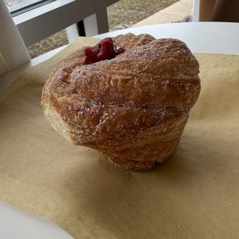Cruffin & Tea - Raspberry Vanilla Cruffin - Desserts Near Me - Jacksonville, Florida