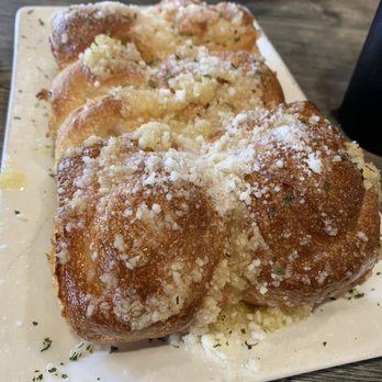 Fantasy Pizza - Homemade Garlic Rolls - Italian Near Me - Pembroke Pines, Florida