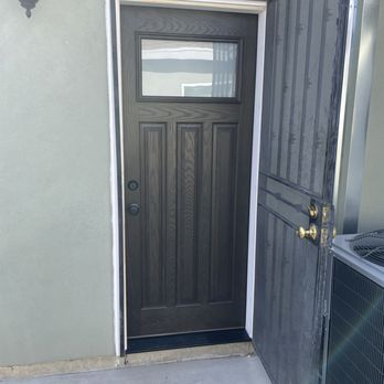 NL Handyman Service - From the outside view of new door - Handyman Near Me - Torrance, California NL Handyman Service - From the outside view of new door - Handyman Near Me - Torrance, California