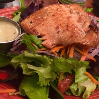 Beardslee Public House - Garden salad w salmon - Breweries Near Me - Bothell, Washington