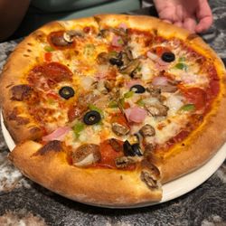 Giovannis Pizzeria & Kitchen - Pizza