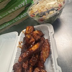 Piara Pizza - BBQ wings + fresh salad 
Sweet, smoky, crispy and fresh -- which one are you starting with?