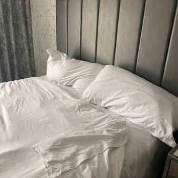 Flamingo Las Vegas - One flat sheet over the comforter - Hotels Near Me - Las Vegas, Nevada Flamingo Las Vegas - One flat sheet over the comforter - Hotels Near Me - Las Vegas, Nevada