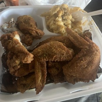 R Kitchen - Lemon pepper wings  Macaroni and cheese  Hella affordable too - Soul Food Near Me - Lakewood, California