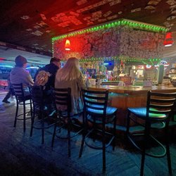R & R Lounge Bar and Grill