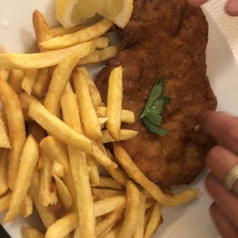 Restaurant Café du Commerce - Snitzel and pomme frittes - Spanish Near Me - Bern, BE