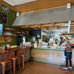 LuLu's - Main St - The counter