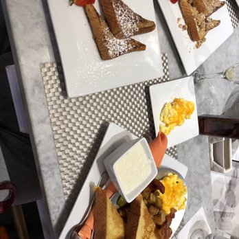 Mango Mangeaux - Skillet with French toast - New American Near Me - Hampton, Virginia