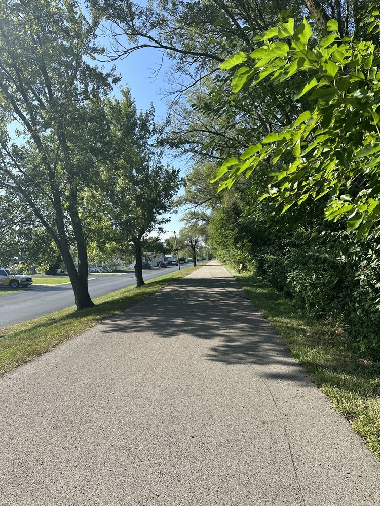 Social spots from Slippery Elm Trail