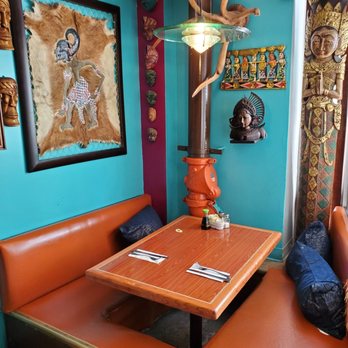 Bali Café - Inside eating area - Sushi Bars Near Me - Miami, Florida