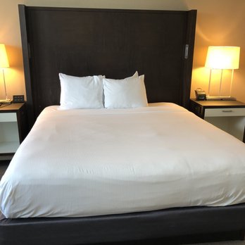 Hilton Austin - Room - Hotels Near Me - Austin, Texas Hilton Austin - Room - Hotels Near Me - Austin, Texas