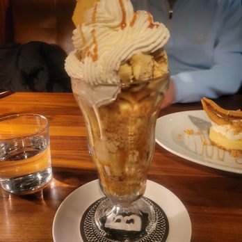 The Bancroft - Ice cream sundae - New American Near Me - Burlington, Massachusetts