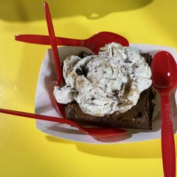 The Fat Donkey & Fine Desserts Sarasota - Cookies and cream on top of a Brownie