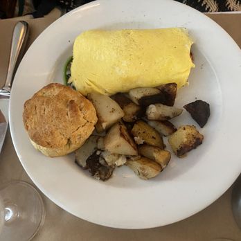 Stone Park Cafe - Vegetable Omelet w/Biscuit - New American Near Me - Brooklyn, New York Stone Park Cafe - Vegetable Omelet w/Biscuit - New American Near Me - Brooklyn, New York
