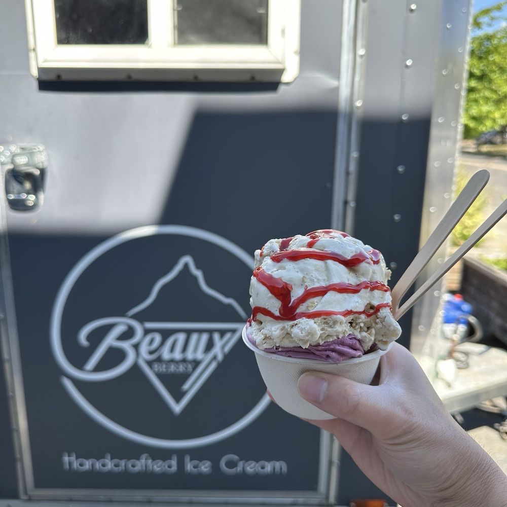 Beaux Berry - Oatmeal brown sugar, marionberry - IG @bougiefoodieboi - Ice Cream & Frozen Yogurt Near Me - Portland, Oregon Beaux Berry - Oatmeal brown sugar, marionberry - IG @bougiefoodieboi - Ice Cream & Frozen Yogurt Near Me - Portland, Oregon