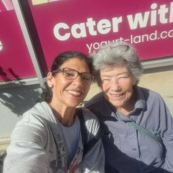 Yogurtland - Outside on sunny day - Ice Cream & Frozen Yogurt Near Me - Downey, California