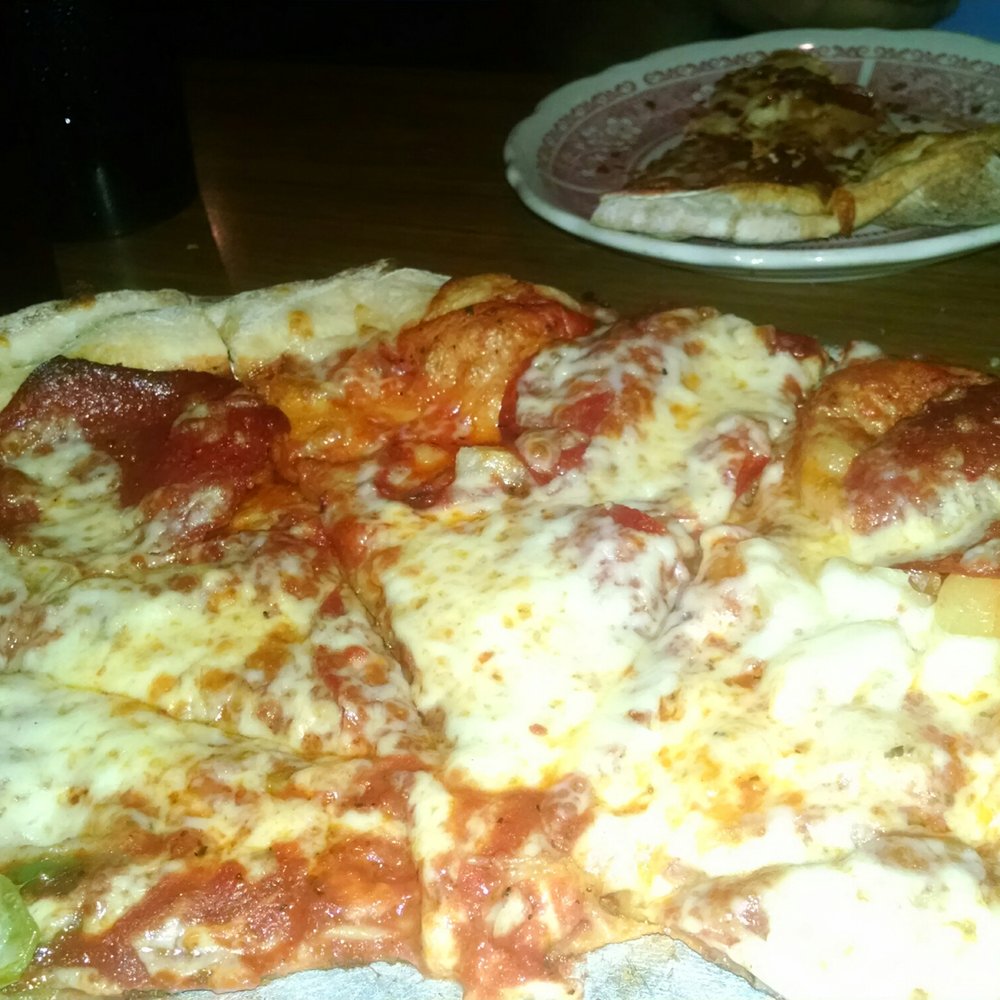 Chuck's Restaurant - Pepperoni pizza with Green pepper and pineapple. - Pizza Near Me - Des Moines, Iowa Chuck's Restaurant - Pepperoni pizza with Green pepper and pineapple. - Pizza Near Me - Des Moines, Iowa