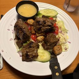 Alehouse salad w steak tips