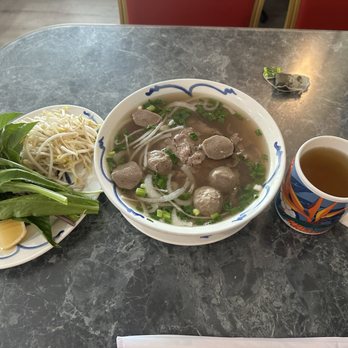 Pho Minh Thu - Beef 12. Eye Round Steak and Meat Balls Pho - Vietnamese Near Me - Honolulu, Hawaii