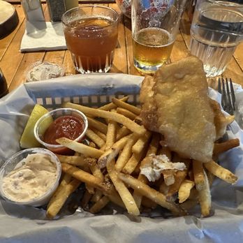 Screw & Brew - Fish and chips with a fabulous homemade tartar sauce. - Seafood Near Me - Cannon Beach, Oregon