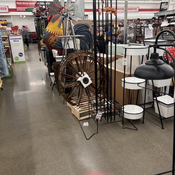 Tractor Supply - Pet Stores Near Me - Lynden, Washington