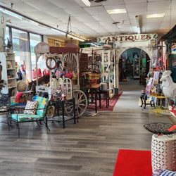 Marketplace Antiques