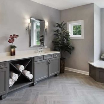 Amazing Homes - a large bathroom with a tub - General Contractors Near Me - Burbank, California Amazing Homes - a large bathroom with a tub - General Contractors Near Me - Burbank, California
