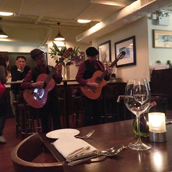 Sole Mio - A guitar duo performed during Friday night dinner, a nice touch! - Italian Near Me - Hong Kong, HK