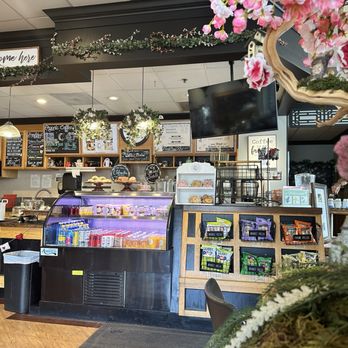 Carp Moon Cafe - Coffee & Tea Near Me - Carpinteria, California