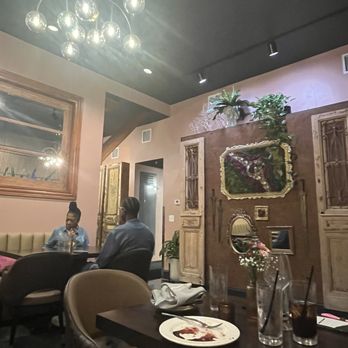 Dorothy's Downtown - Cocktail Bars Near Me - Jacksonville, Florida
