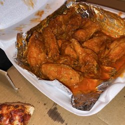 Gepetto's Pizza - hot wings