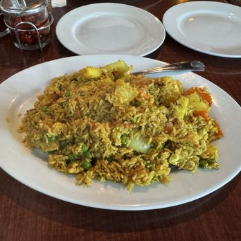 The Coconut On T - Pineapple Fried Rice with Chicken - Thai Near Me - Sacramento, California The Coconut On T - Pineapple Fried Rice with Chicken - Thai Near Me - Sacramento, California