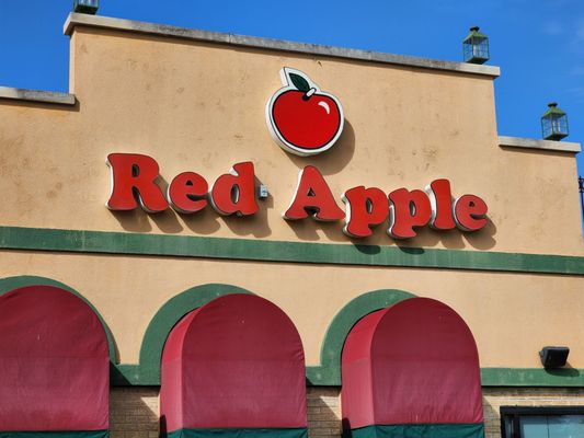 Anna’s Red Apple by null