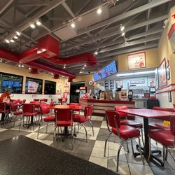 Freddy's Frozen Custard & Steakburgers - Inside