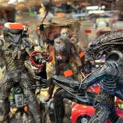 Toy Hunters - Anything from aliens to your favorite horror figures.