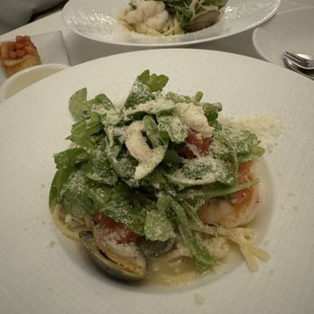 Cenzino Ristorante - Linguine with clams, shrimp, crab, arugula, and tomato - Italian Near Me - Oakland, New Jersey