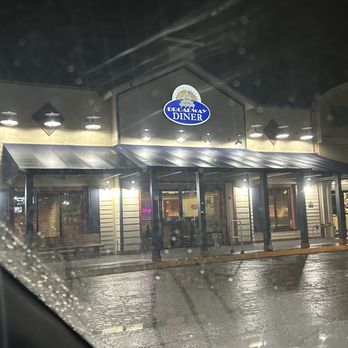 Broadway Diner - the outside of the restaurant at night - American Near Me - Bartow, Florida