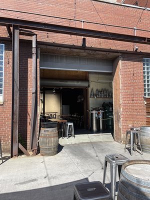 Hitchhiker Brewing - Brewery & Tap Room by null