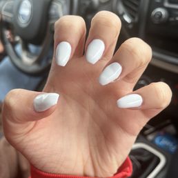 Thick and chunky gel polish on weirdly shaped nails Thick and chunky gel polish on weirdly shaped nails