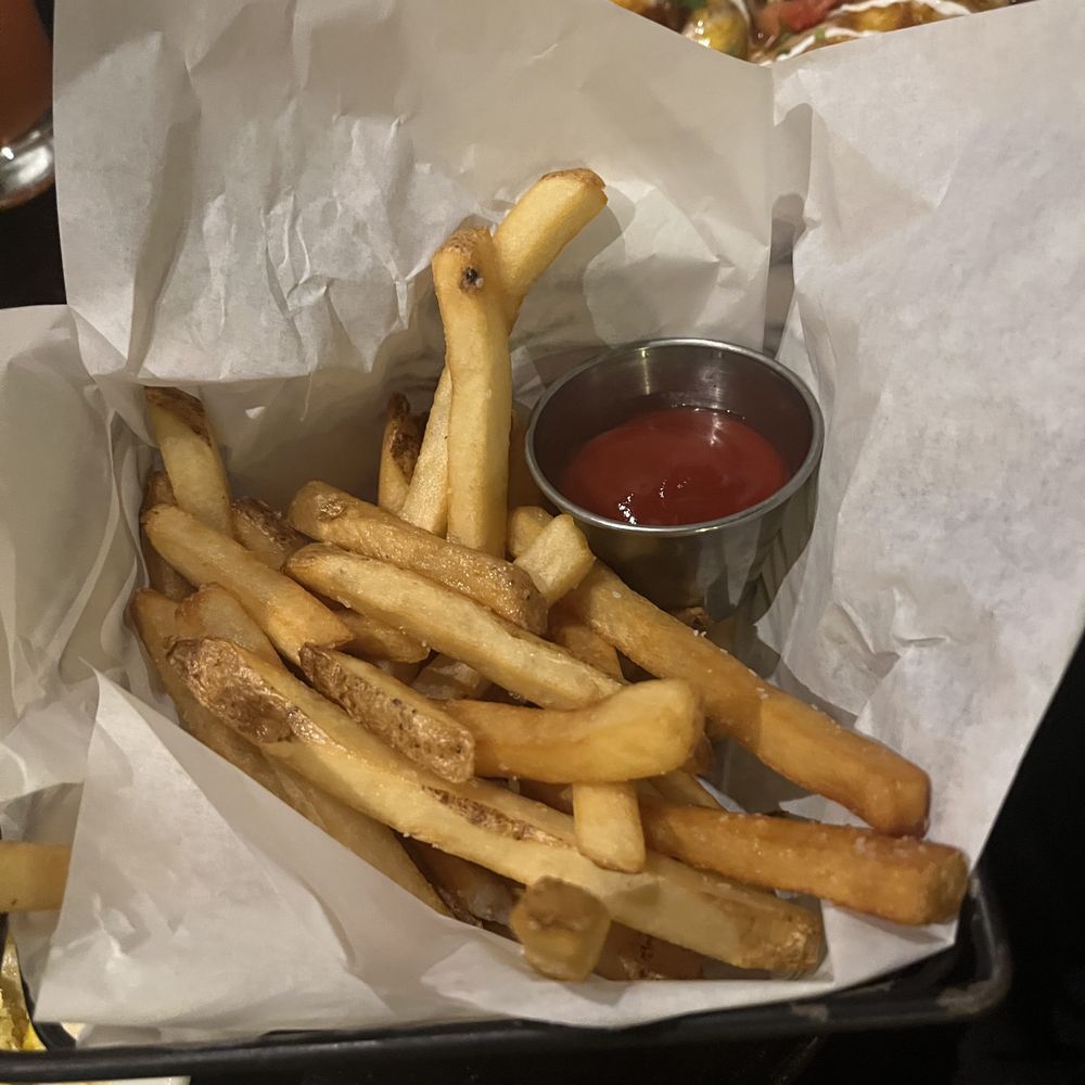 Grill 89 - Basket of french fries - New American Near Me - Westmont, Illinois