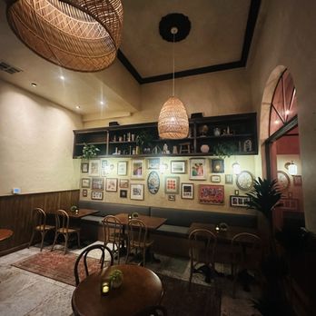 Sidewalk Grill - Interior - Mediterranean Near Me - Los Angeles, California