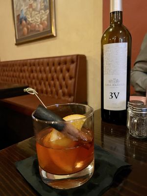 Fonda Del Barrio by null