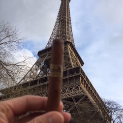 Tabac du Drugstore Publicis - Happily smoking a 14 year old Trinidad Fundadores walking through Paris bought earlier in the day from the drug store.
