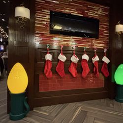 Delmonicos Italian Steak House - Festive holiday decor