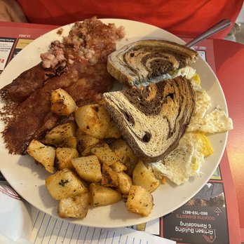 Eggs Up Restaurant - Corned Beef Hash breakfast - Breakfast & Brunch Near Me - Portland, Connecticut Eggs Up Restaurant - Corned Beef Hash breakfast - Breakfast & Brunch Near Me - Portland, Connecticut