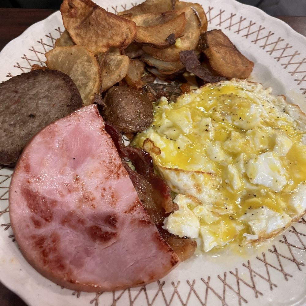 Dolli's Diner - Excellent - Burgers Near Me - Nacogdoches, Texas