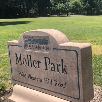 Moller Park - Signage with green grass all around - Parks Near Me - Pleasanton, California