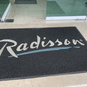 Radisson Poliforum Plaza Hotel - Entrance - Hotels Near Me - Guanajuato, GUA