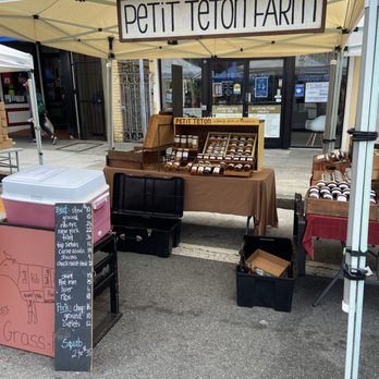 Petit Teton Farm - Petit Teton Farm, prepared items & meat at the Clement street farmers market San Francisco - Fruits & Veggies Near Me - Yorkville, California